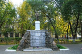 Памятник В.И.Ленину в сквере ЦЭВ