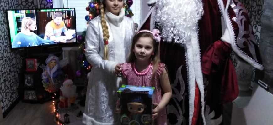 Поздравление от Деда Мороза и Снегурочки  с новым 2020 годом!