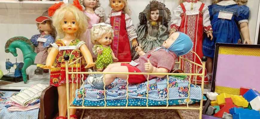 Музейная комната "Здесь живут игрушки Советского Союза"