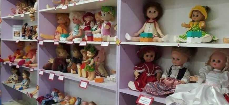 Музейная комната "Здесь живут игрушки Советского Союза"