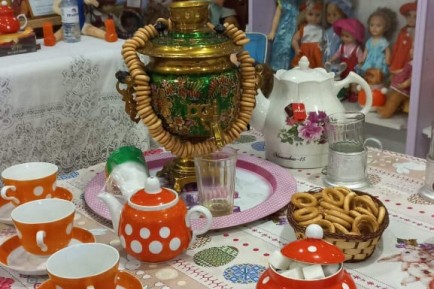 Музейная комната "Здесь живут игрушки Советского Союза"